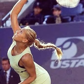 Nhưng với sự nghiệp đánh đơn thì cô lại không có được thành công, thứ hạng cao nhất mà cô giành được là số 8 thế giới và chưa giành được danh hiệu đánh đơn nào trong hệ thống WTA.