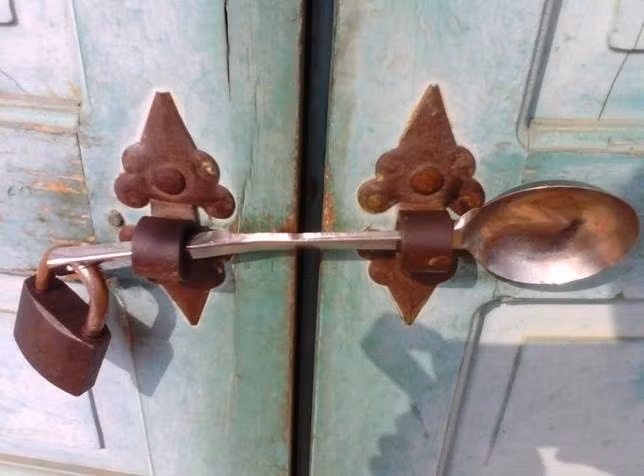 Khóa cửa chống trộm.