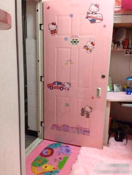 Cùng xem tiếp một số hình ảnh về căn phòng hồng toàn tập đang khiến cư dân mạng Trung Quốc xôn xao.