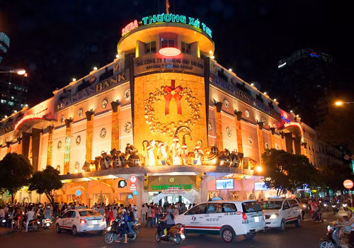 Khu phố trung tâm Sài Gòn chuẩn bị Giáng Sinh.