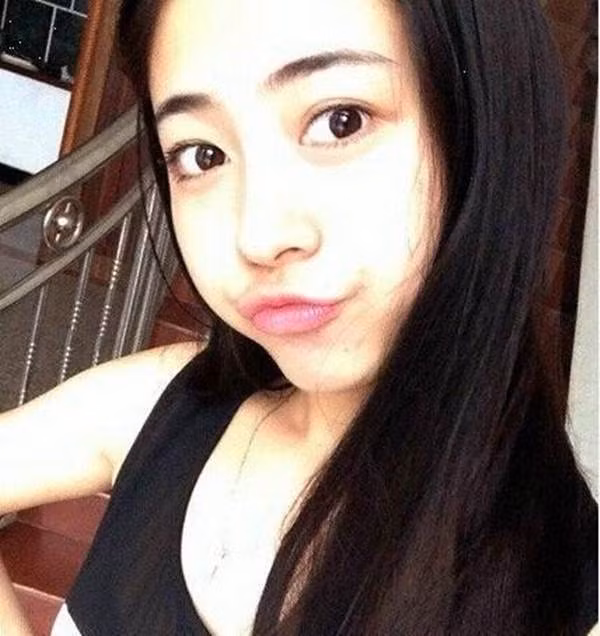 Thông thường, cô Bối Mai cũng thích dùng điện thoại để quay lại những cảnh học sinh đoàn kết, đáng yêu. Từ đó làm clip và chiếu lại trong buổi họp lớp khiến lớp học trở nên cực kỳ vui vẻ.