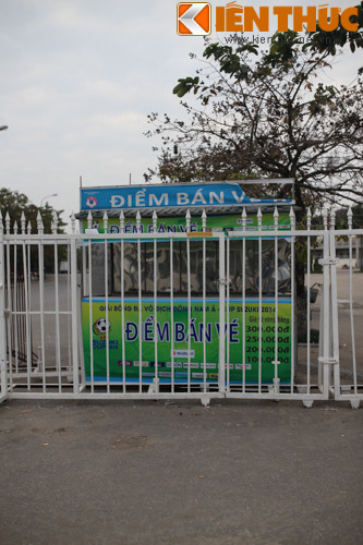 Chiều 8/12, các quầy bán vé tại sân Mỹ Đình đã không còn mở cửa bởi đã bán hết ngay trong ngày đầu tiên (6/12).