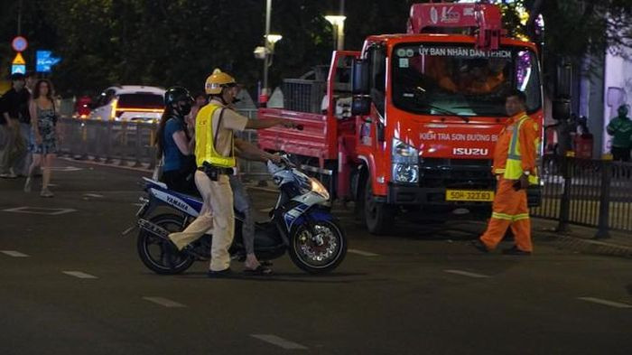 Bo doi xuyen dem trien khai tran dia phao le cho ngay 30/4