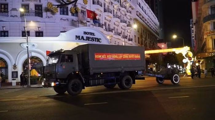 Bo doi xuyen dem trien khai tran dia phao le cho ngay 30/4-Hinh-4