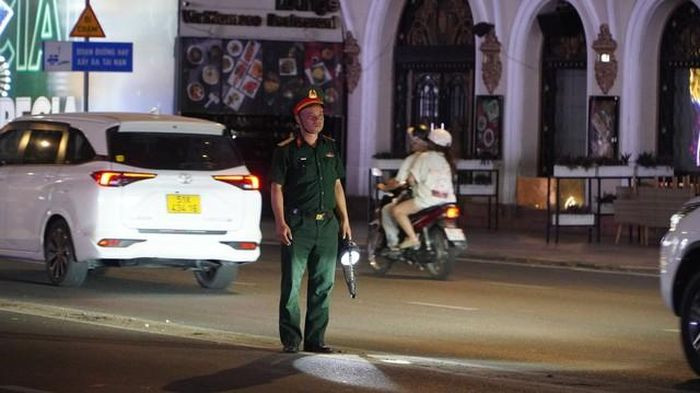 Bo doi xuyen dem trien khai tran dia phao le cho ngay 30/4-Hinh-2