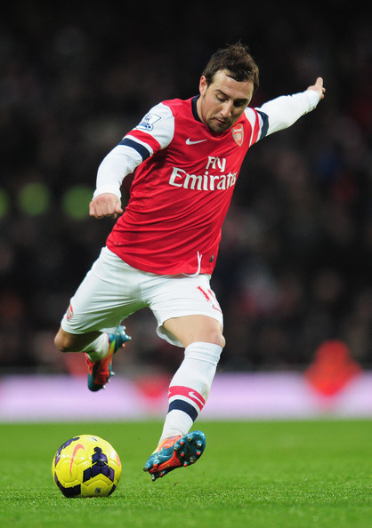 Chính HLV của anh là Wenger cũng phải thừa nhận dù khi nghiên cứu thì Cazorla thuận chân phải nhưng khi thi đấu chẳng ai biết chân nào là chân thuận của anh.