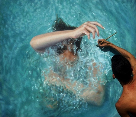 Các cô gái gợi cảm dưới làn nước xanh, gợn sóng như thật.