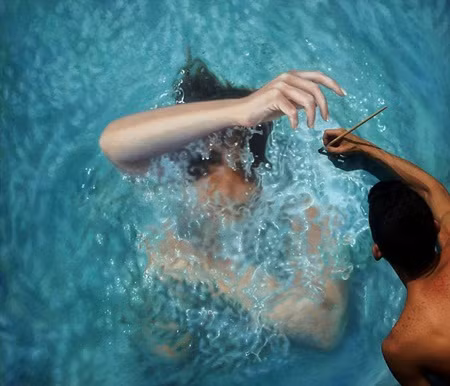 Các cô gái gợi cảm dưới làn nước xanh, gợn sóng như thật.