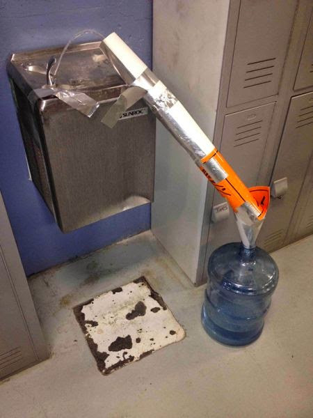 Trường học này cần phải được nâng cấp ngay!