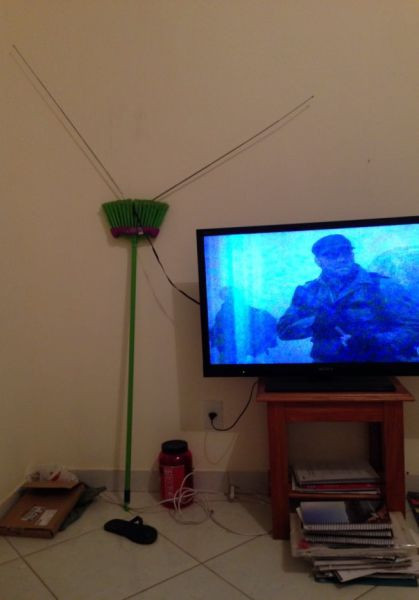 Cột ăng-ten tự phát.