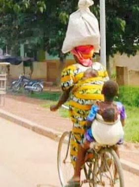 Nỗi vất vả của mẹ.