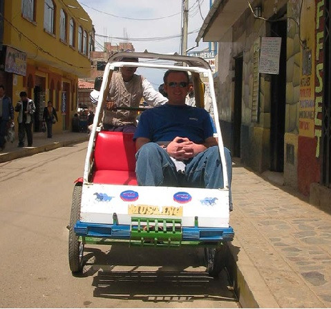Phương tiện này ở Puno, Peru khá giống xích lô ở Việt Nam.