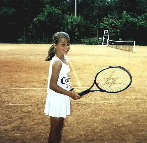 Maria Kirilenko sinh năm 1987 tại Moscow (Nga). Cô theo nghiệp quần vợt từ bé và đã gặt hái thành công từ khá sớm.