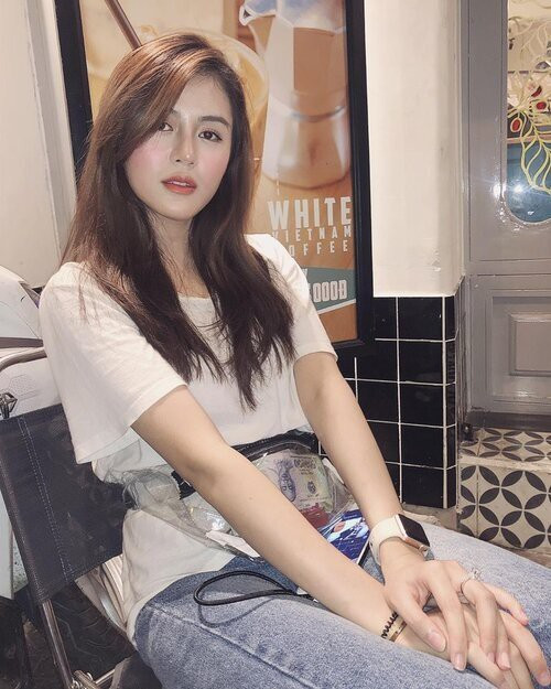 Hiện tại, Thảo Uyên thu hút gần 30.000 lượt theo dõi trên trang cá nhân. Với ngoại hình xinh đẹp, vóc dáng nổi bật, cô nàng còn làm mẫu ảnh cho một số nhãn hiệu thời trang.