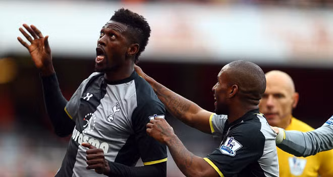 Emmanuel Adebayor (Tottenham) rời Arsenal cũng vì tiền. Và khi ghi bàn vào lưới đội bóng cũ, cầu thủ này chạy dọc sân để ăn mừng và chính hành động này mà CĐV của Arsenal họ cảm thấy bị sỉ nhục. Ảnh: Skysports.com.