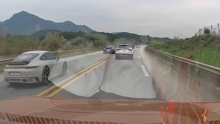 Canh sat xac minh doan xe sang chay nguoc chieu tren cao toc