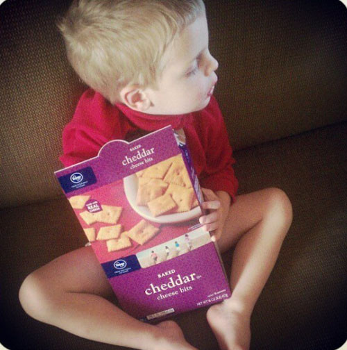 Vừa ăn vừa ngủ.