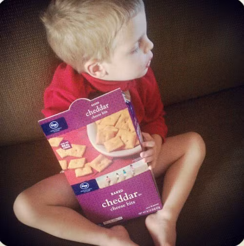 Vừa ăn vừa ngủ.