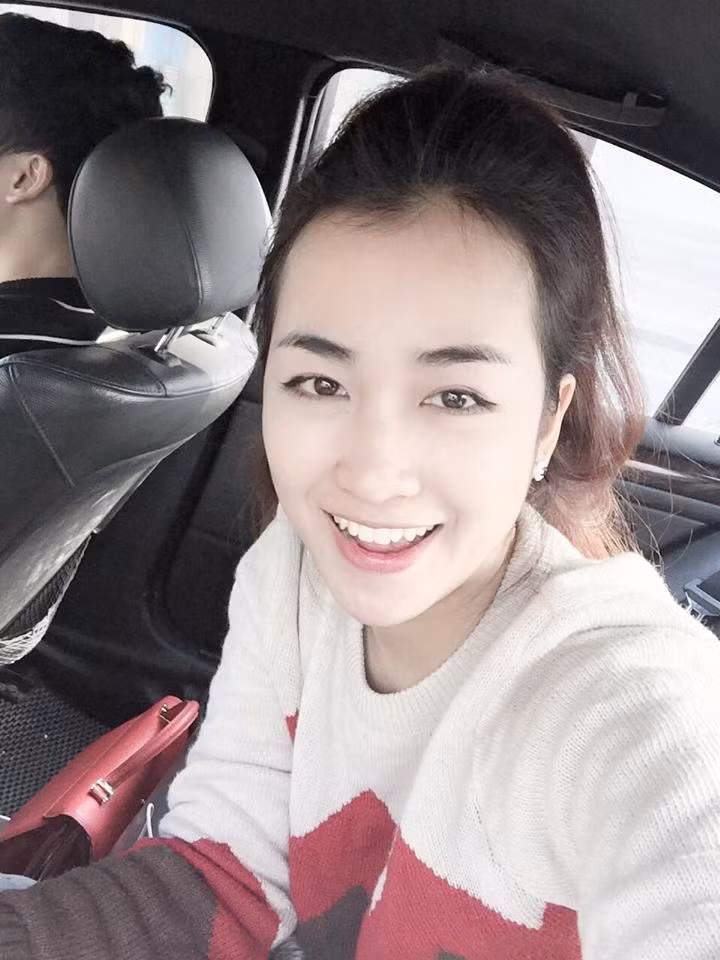 Ngoài các show trong nước, Trang Moon thường xuyên nhận được những show diễn nước ngoài. Mới đây, Trang Moon có chuyến công diễn ở Nga với khá nhiều ca sĩ đình đám trong showbiz Việt như Khắc Việt, Dương Triệu Vũ.