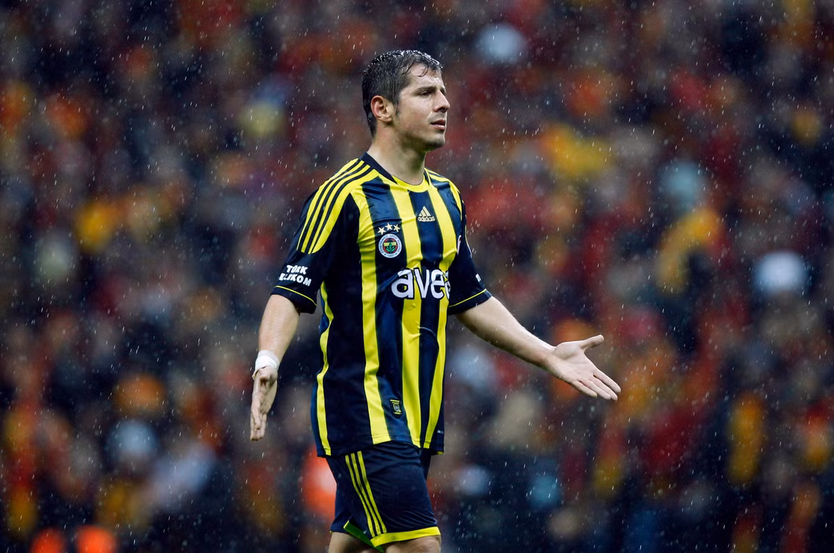 Emre (Thổ Nhĩ Kỳ) là cầu thủ đã từng thi đấu tại Premier League và có hành vi phân biệt chủng tộc với các cầu thủ thi đấu ở giải đấu này. Khi về thi đấu tại quê hương là Thổ Nhĩ Kỳ, anh cũng không bỏ được nạn phân biệt chủng tộc với Zokora của Tottenham. Ảnh: Picpicx.com.