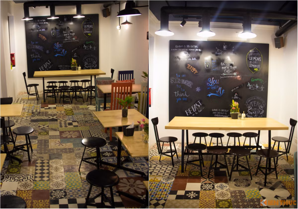 Không gian trong cùng của quán là một không gian tĩnh. Với những chiếc bàn dài thích hợp cho việc ôn bài cũng như làm việc nhóm. Là một không gian tĩnh nên chủ quán đã sử dụng màu trắng và màu đen để tạo một cảm giác nhẹ nhàng.