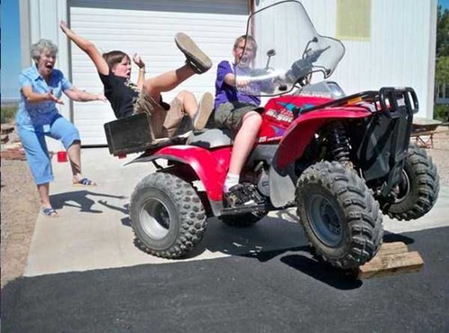 Cẩn thận ngã đó con!