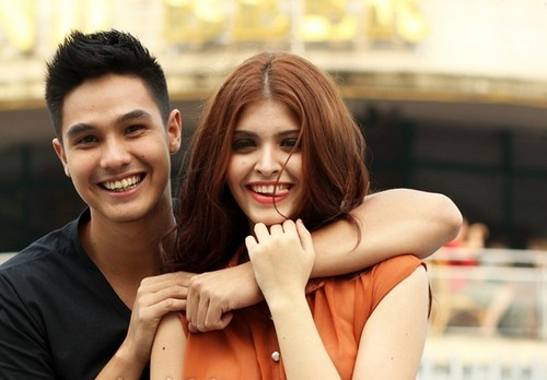 Tiếp theo phải kể đến chuyện tình tay 3, tay 4 của hot girl Andrea (An Tây). Andrea yêu Baggio từ thủa cô nàng mới nổi tiếng. Chuyện tình của hai người từng được đông đảo cư dân mạng ủng hộ vì rất xứng đôi vừa lứa. Đáng tiếc, kết thúc không có hậu cho chuyện tình này.