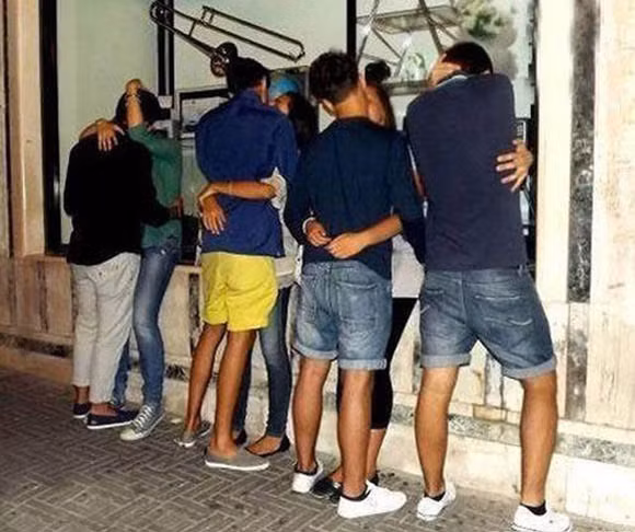 "Chiêu" tự sướng của FA.