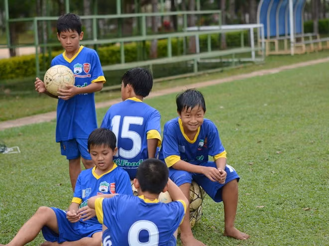 Hạn chế của Tuấn Vũ là thể hình. Nhưng với phương pháp huấn luyện và chế độ dinh dưỡng được các chuyên gia hàng đầu của CLB Arsenal xây dựng, Tuấn Vũ hoàn toàn có thể cải thiện được hạn chế này và phát triển khả năng kỹ thuật.
