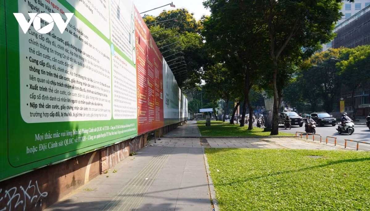 Được biết, nhiều năm trước đây, trong quá trình triển khai dự án tại khu đất đã xảy ra nhiều sai phạm. Năm 2022, khu đất 8-12 Lê Duẩn được giao cho UBND TP.HCM quản lý.