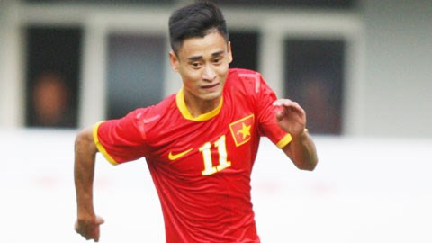 Tiền vệ cánh phải Minh Tùng: Chưa tìm lại được duyên ghi bàn như những trận đấu giao hữu nhưng sức ép mà Minh Tùng gây ra ở bên cánh phải nơi anh trấn giữ không phải là ít. Nếu dứt khoát và lạnh lùng hơn chút nữa thì Minh Tùng đã có bàn thắng trong trận đấu với Indonesia.