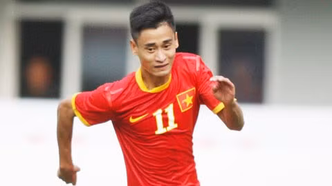 Tiền vệ cánh phải Minh Tùng: Chưa tìm lại được duyên ghi bàn như những trận đấu giao hữu nhưng sức ép mà Minh Tùng gây ra ở bên cánh phải nơi anh trấn giữ không phải là ít. Nếu dứt khoát và lạnh lùng hơn chút nữa thì Minh Tùng đã có bàn thắng trong trận đấu với Indonesia.