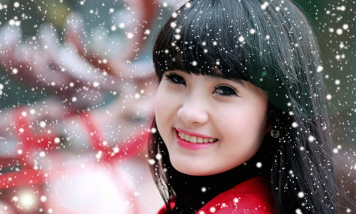  Khánh Chi. Vừa đăng quang danh hiệu Hoa khôi Đại học Văn hóa tháng 3.2011, Khánh Chi đã bị xì xèo vì bảng điểm xấu. Trong bảng điểm của cô có đủ cả điểm 1, 2, 3, 4. Khánh Chi biện minh rằng do tham gia quá nhiều hoạt động bên ngoài nên không tập trung vào việc học.