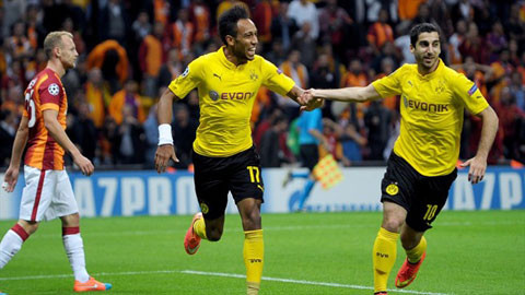 Với thành tích vô cùng ấn tượng tại UEFA Champions League với 3 trận toàn thắng và gần như đã chắc chắn có mặt tại vòng knockout của giải đấu danh giá nhất cấp CLB châu Âu này. Nhưng khi quay lại giải quốc nội Dortmund lại thi đấu vô cùng tệ hại. Cụ thể là họ chỉ có vẻn vẹn 7 điểm sau 9 vòng đấu tại Bundesliga và đang “lặn” xuống tận vị trí thứ 15.