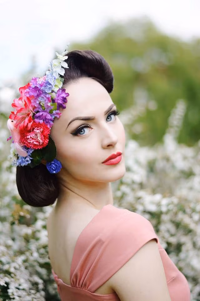 Khuôn mặt thanh thoát với gò mà cao, cằm nhọn, sống mũi thẳng tắp, bờ môi đầy đặn khiến Idda mang một vẻ đẹp hoàn hảo. Khi trang điểm lên, những đường nét đó khiến người xem ngỡ ngàng vì quá xinh đẹp, như một hình mẫu có thật của những cô gái trong tranh.