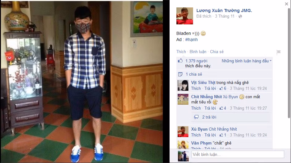 Xuân Trường là người hay cập nhật thông tin trang cá nhân của mình nhất, lúc thì anh đăng những bức ảnh đi hát hò lúc thì anh lại hóa thân thành "Bin Laden" với chiếc khẩu trang bịt kín mặt.