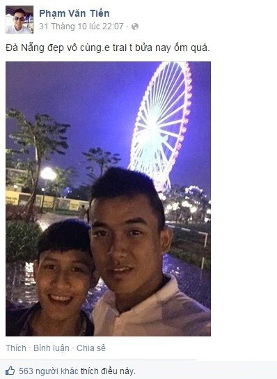 Còn với riêng thủ môn Phạm Văn Tiến - người đã bắt tốt trong giải U21 vừa qua, anh đã về thăm em trai tại Đà Nẵng.