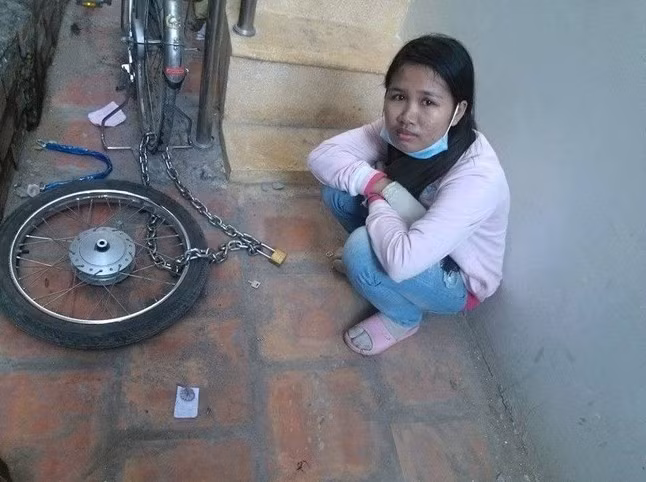 Khóa cũng như không.