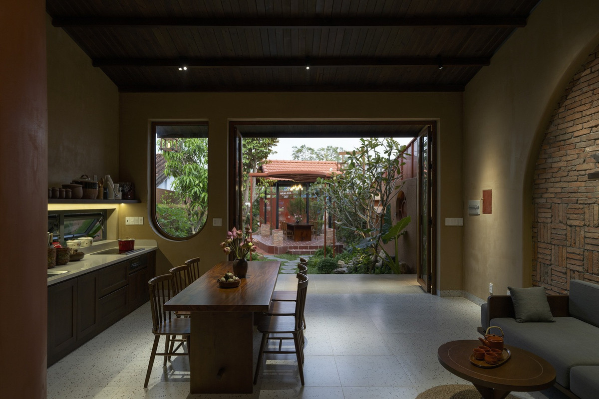 Nha cap 4 co thiet ke khac biet, an tuong voi san vuon-Hinh-5