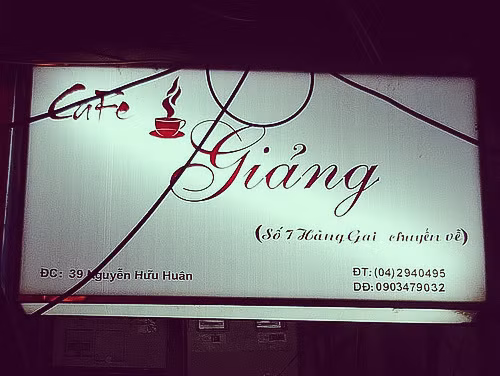 Cafe Giảng gốc là nằm ở phố Cầu Gỗ, được ra đời khoảng những năm 1946 do chính cụ Nguyễn Văn Giảng, nguyên là nhân viên pha chế ở khách sạn Metropole thời Pháp thuộc mở. Sau cải cách 1955, quán được chuyển về Hàng Gai nhưng sau này do cụ Giảng mất đi thì hai người con trai của cụ đã mở tách quán thành hai địa điểm, một nằm trên đường Yên Phụ, một nằm trên phố Nguyễn Hữu Huân.