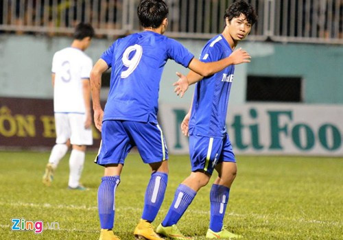 Công Phượng trở lại ấn tượng sau scandal tuổi tác bằng một pha ghi bàn và một đường kiến tạo thành bàn. Ảnh: Zing.