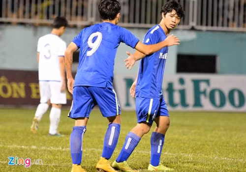 Công Phượng trở lại ấn tượng sau scandal tuổi tác bằng một pha ghi bàn và một đường kiến tạo thành bàn. Ảnh: Zing.