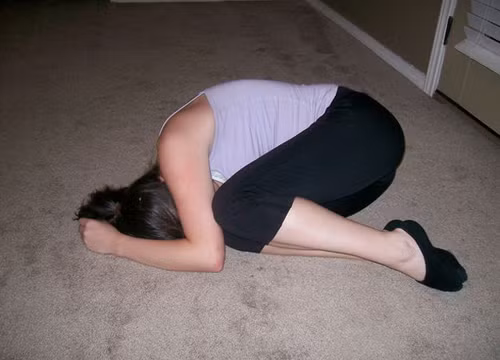 Ngủ tư thế Yoga.