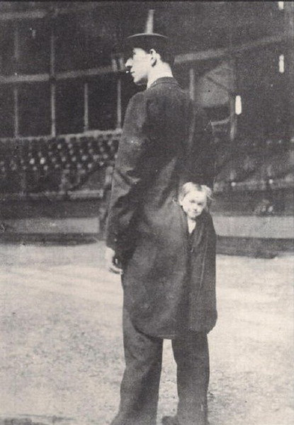 Khi những ông bố trông trẻ.