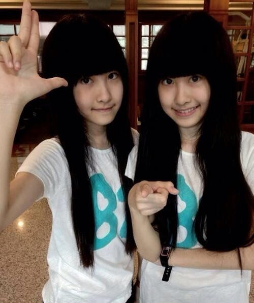 Năm nay Sandy và Mandy đã 13 tuổi và lại tiếp tục gây sốt với những hình ảnh xinh đẹp như hot girl của mình.