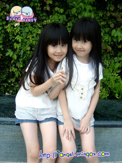 Sandy và Mandy khi đã trở thành các mẫu nhí nổi tiếng Đài Loan.