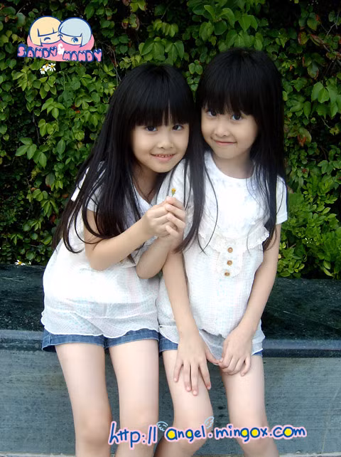 Sandy và Mandy khi đã trở thành các mẫu nhí nổi tiếng Đài Loan.