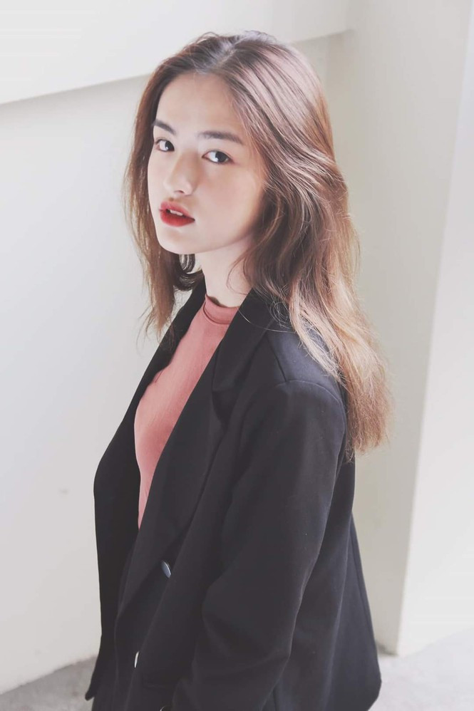 Nàng Hoa Khôi hiện đang là sinh viên lớp Anh 2, khóa K56, khoa Thương mại Quốc tế.