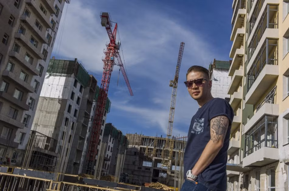 Batbilig Tungalag - Tổng giám đốc của một công ty xây dựng và vật liệu xây dựng.