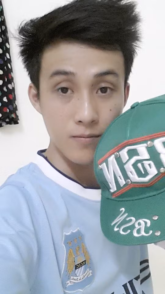 Tuy nhiên, sự thật về lời hứa của chàng trai đã được sáng tỏ và làm nhiều fan của Liverpool "ngã ngửa". B.N.L không phải là fan của Liverpool mà là fan cuồng của Manchester City. Đơn giản chỉ là "Man Xanh" đang tranh chức vô địch với Liverpool, Chelsea thắng Liverpool khiến anh chàng quá phấn khích và thực hiện đúng lời hứa của mình.